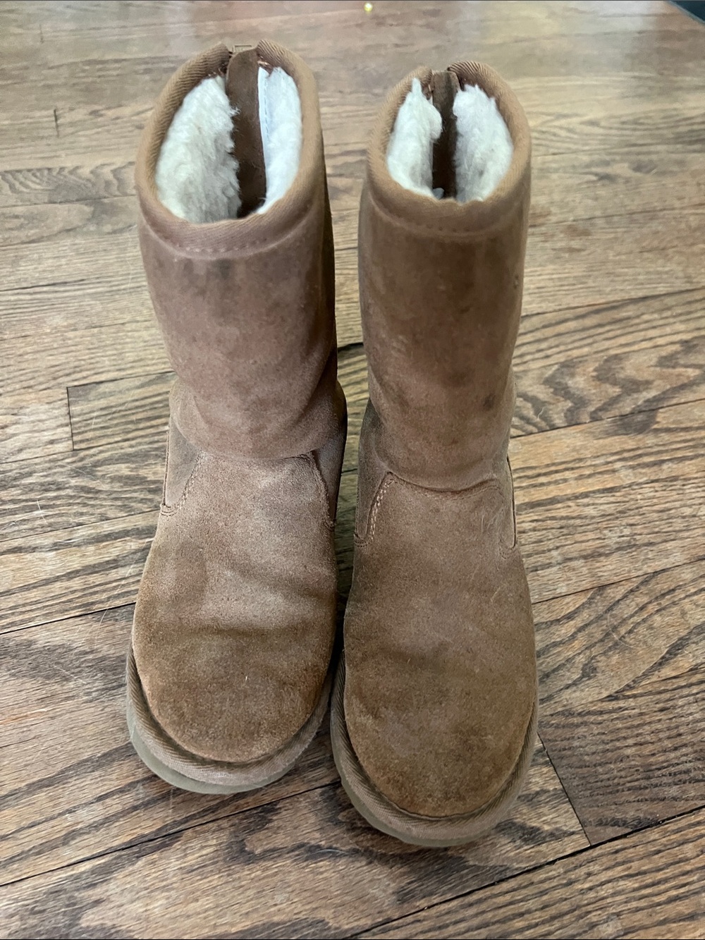 UGG Chestnut Tan Shearling-Lined Boot Interior Detail